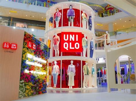 Uniqlo .